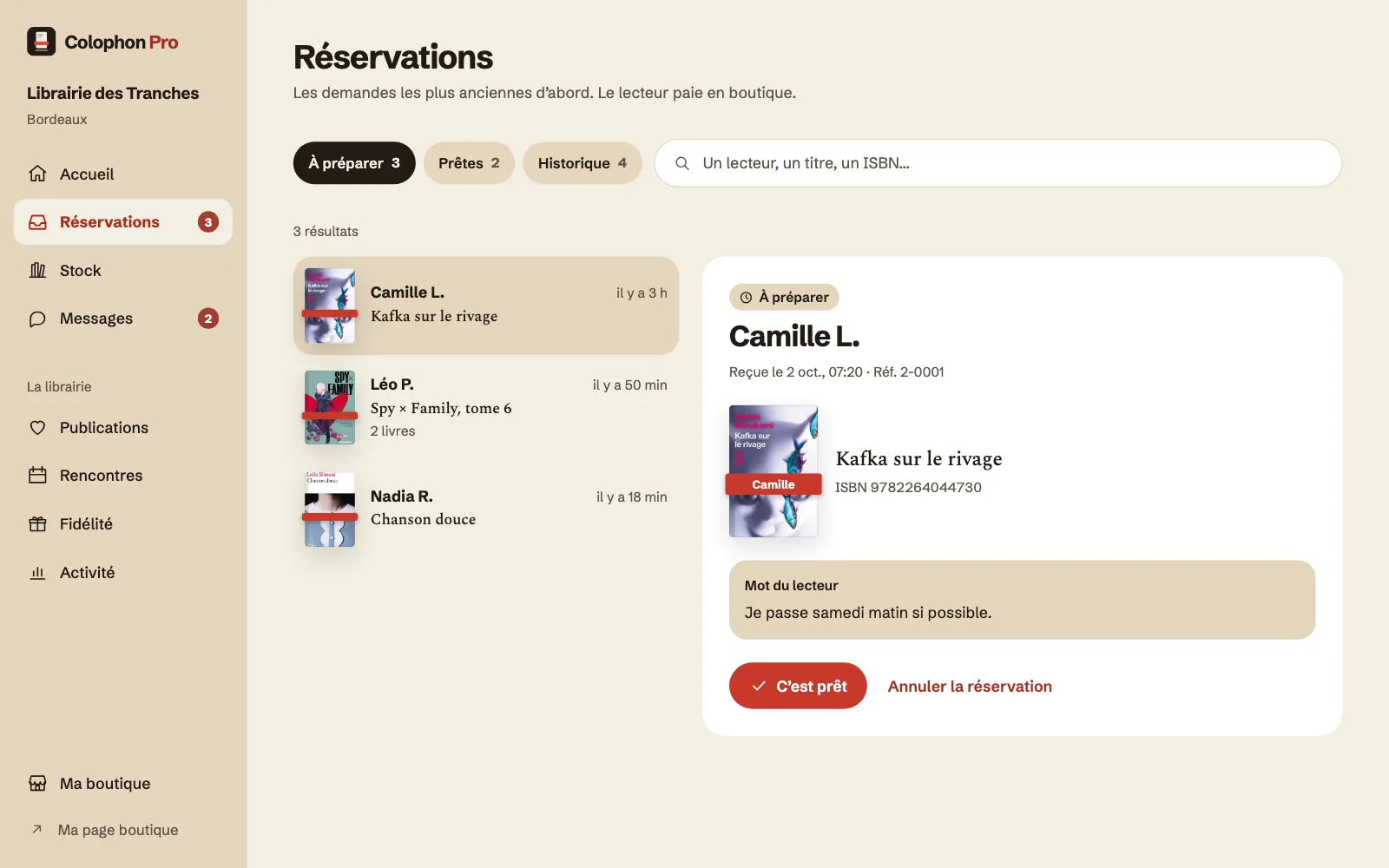 L’écran Réservations : la liste des demandes à préparer à gauche, le détail de la réservation de Camille à droite, avec son mot et le bouton « C’est prêt ».